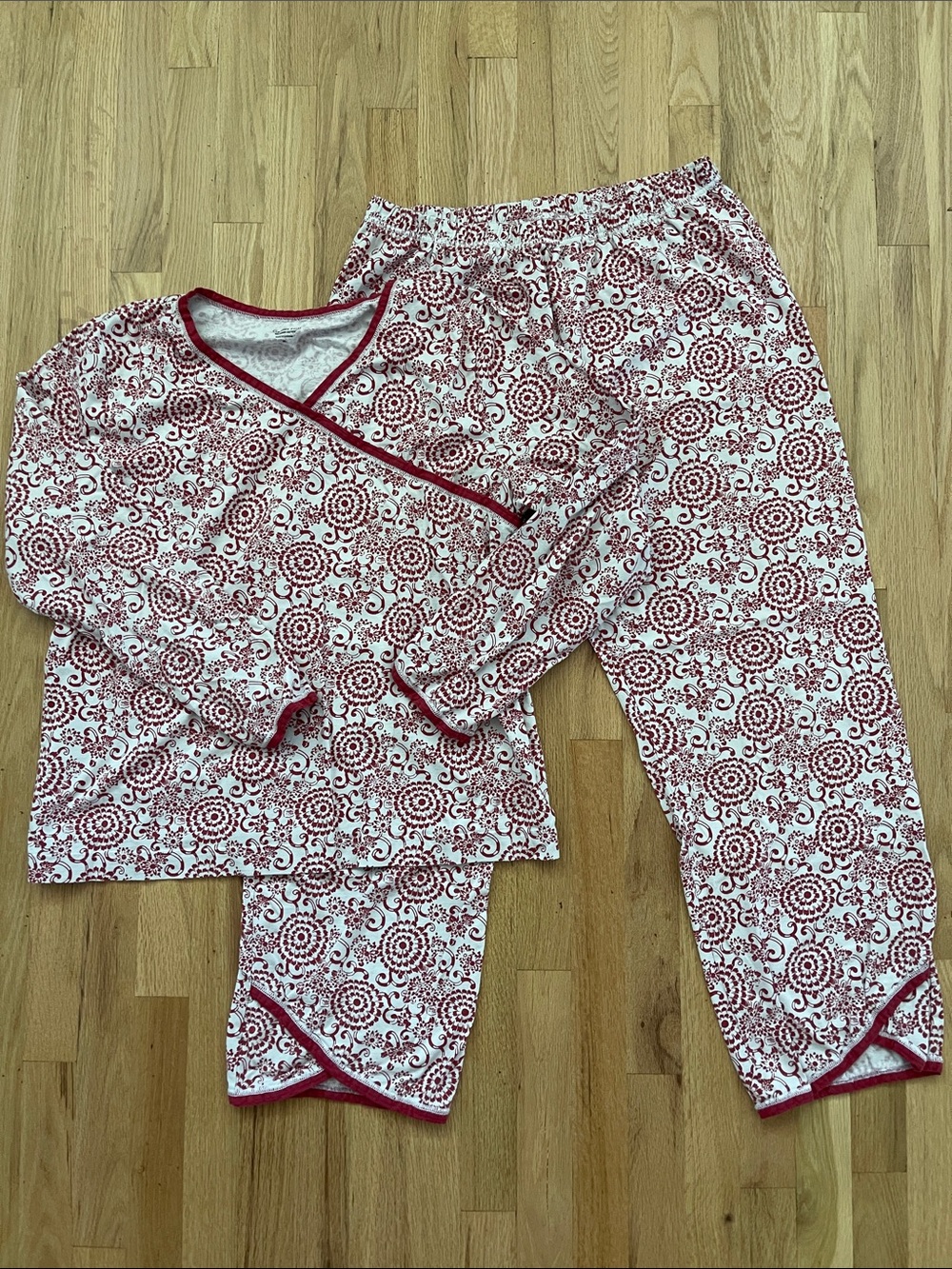 Garnet Hill Organic Cotton Asian Wrap Pajamas in Red/White Floral Print- size XL